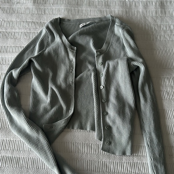 Abercrombie Crop Tank & Cardigan Set - Sage Green 🍃 - Picture 2 of 8